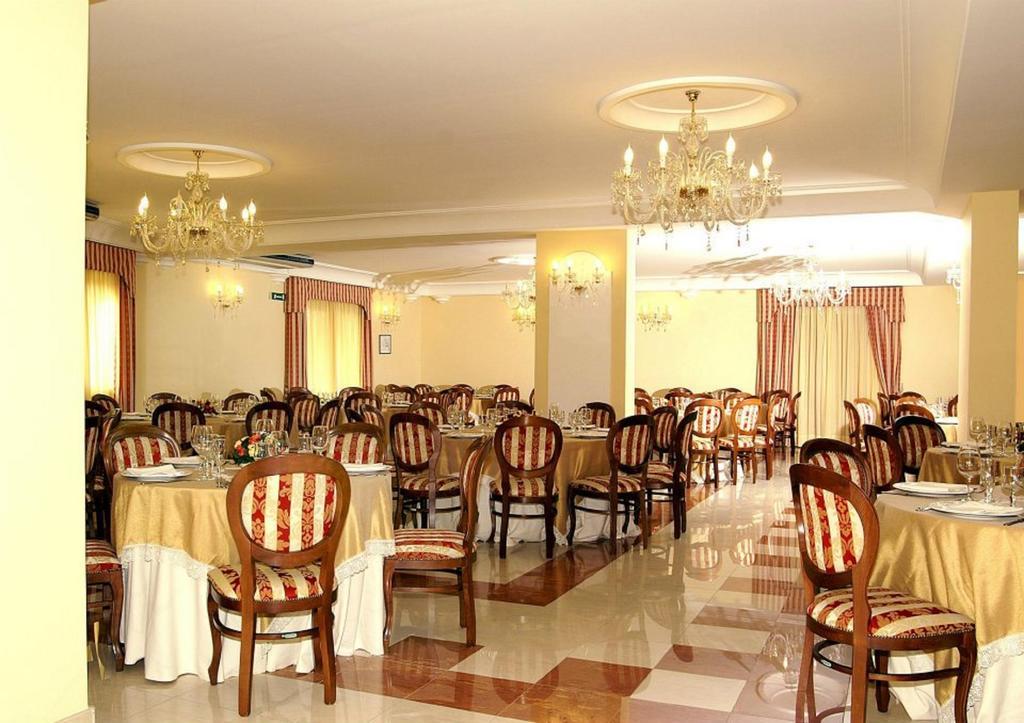 โรงแรมริสโตรันเต โดนาโต เอสอาร์แอล Calvizzano ภายนอก รูปภาพ