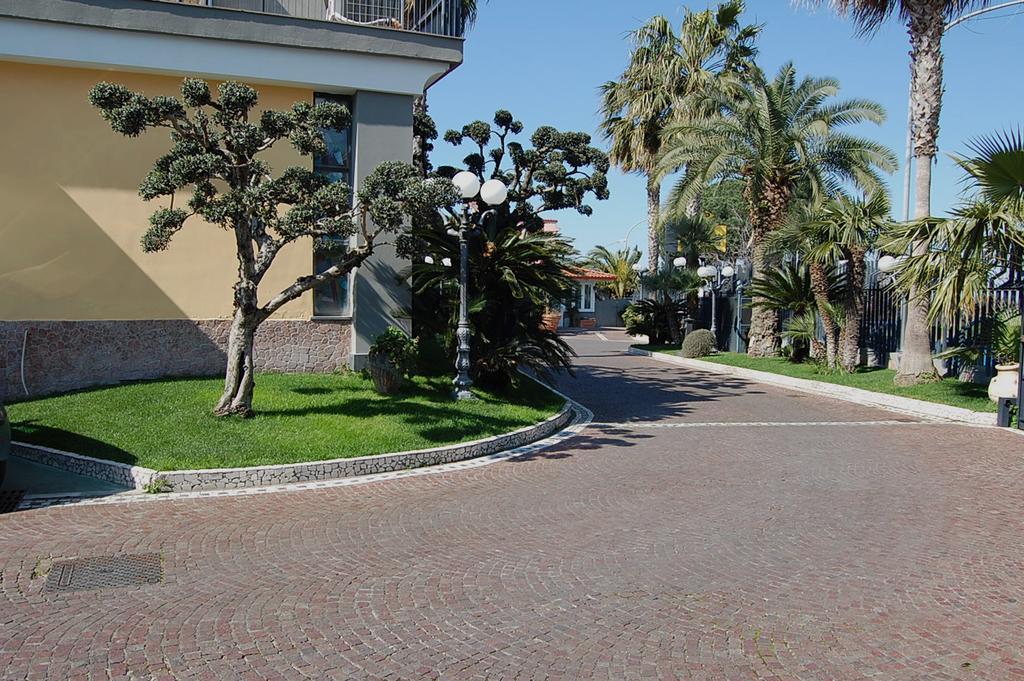 โรงแรมริสโตรันเต โดนาโต เอสอาร์แอล Calvizzano ภายนอก รูปภาพ
