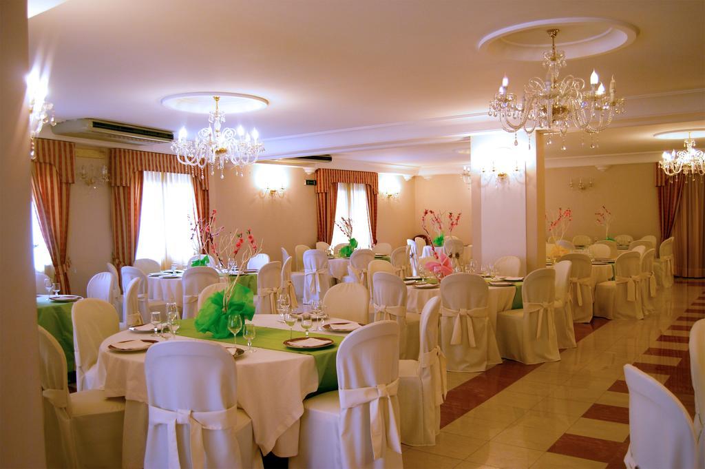 โรงแรมริสโตรันเต โดนาโต เอสอาร์แอล Calvizzano ภายนอก รูปภาพ