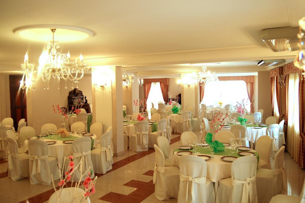 โรงแรมริสโตรันเต โดนาโต เอสอาร์แอล Calvizzano ภายนอก รูปภาพ