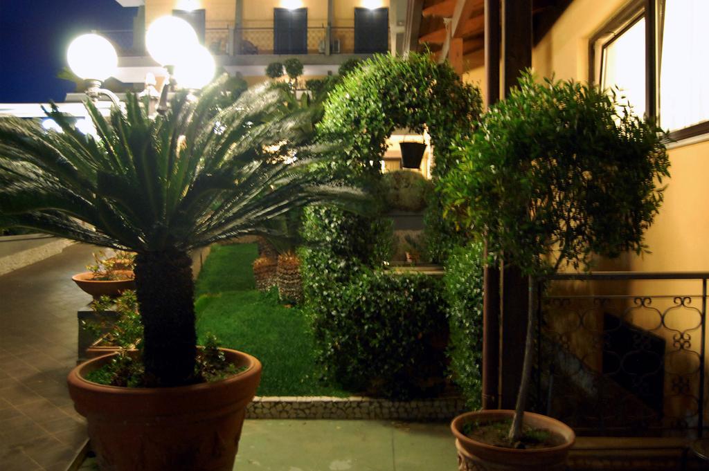 โรงแรมริสโตรันเต โดนาโต เอสอาร์แอล Calvizzano ภายนอก รูปภาพ